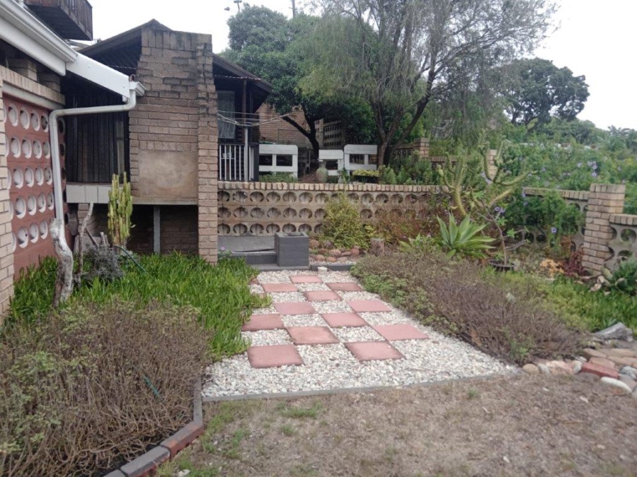 6 Bedroom Property for Sale in Paradise Beach Eastern Cape